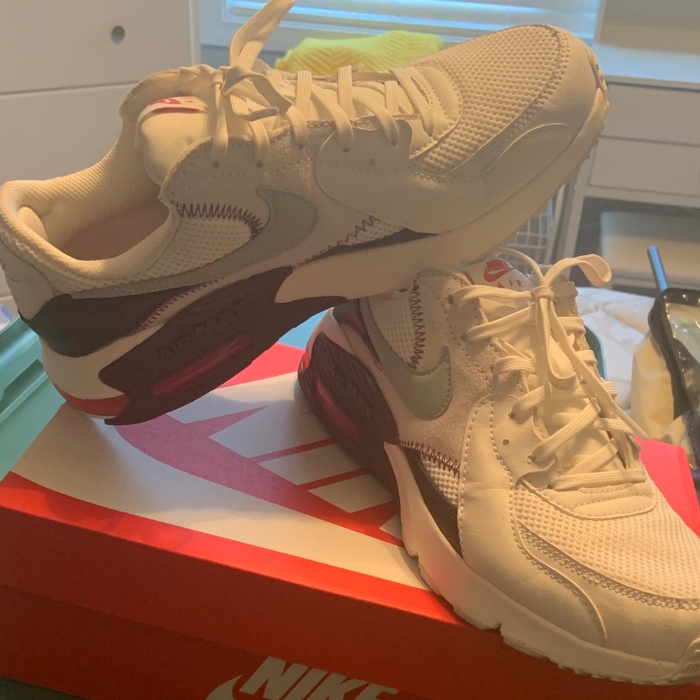 Nike White, Light Green & Maroon Air Max Trainers